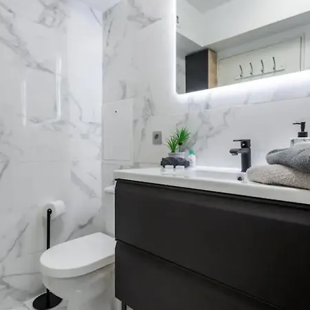 Beautiful Modern Fully Furnished * Levallois-Perret