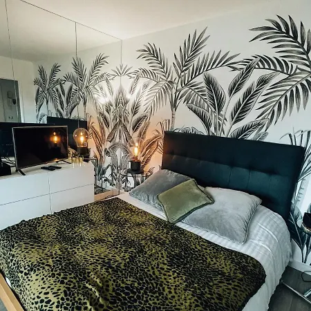 Beautiful Modern Fully Furnished Apartment