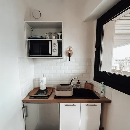 Beautiful Modern Fully Furnished Apartment