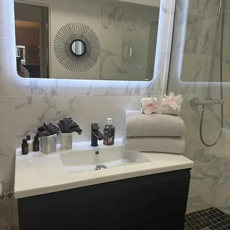 Apartment Beautiful Modern Fully Furnished