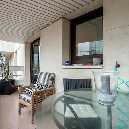 Beautiful Modern Fully Furnished Apartment