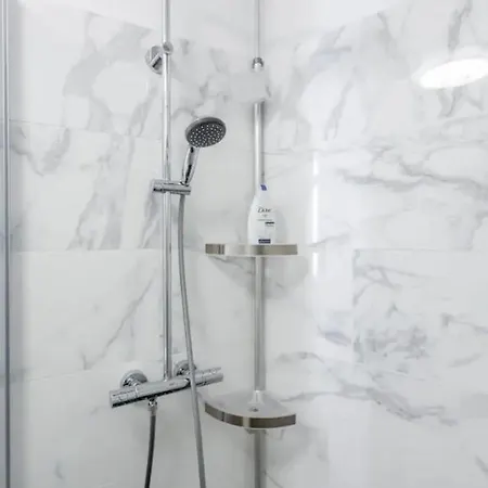 Beautiful Modern Fully Furnished *
