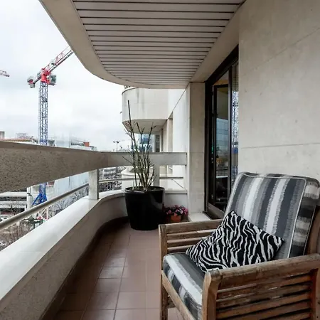 Apartment Beautiful Modern Fully Furnished